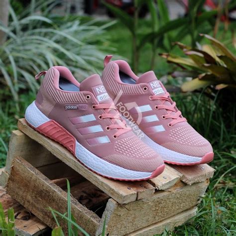 adidas sneakers wanita.